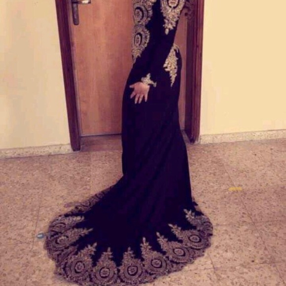 Formal gown - Picture 2 of 4